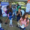 El programa ANR de UC colocó un puesto que atendió junto con personal del Programa Maestro para Preservar Alimentos de UC durante el día de campo del programa “Un millón de comidas de verano” para los jóvenes de Sacramento.