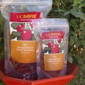 Los tomates deshidratados 	Russell Ranch están disponibles en la librería de UC Davis.