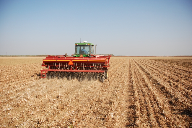 Farmers can reduce fuel and water use and cut down on dust emissions using conservation agriculture practices.