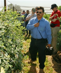 Jimenez speaks at a blueberry field day.