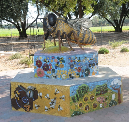 The bee sculpture in the Häagen-Dazs Honey Bee Haven at UC Davis.