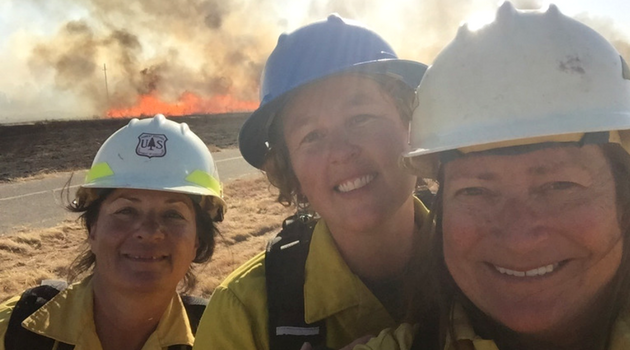 Lenya Quinn-Davidson, center, is the UC Cooperative Extension fire scientist serving Humboldt, Siskiyou, Trinity and Mendocino counties. She is pictured with Jeanne Pincha-Tulley, left, and Kelly Martin, right, at a Women-in-Fire Prescribed Fire Training Exchange session.