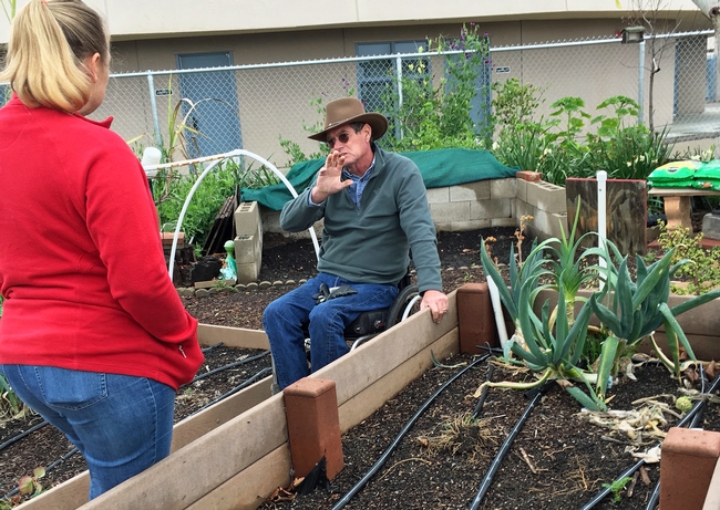 UC Master Gardener Steven Cantu, center, teaches San Diego County residents about Friendly Inclusive Gardening (FIG). (Photo: San Diego UCCE)
