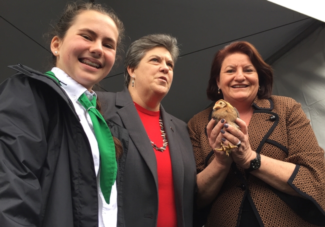 Senate Pro Tem Toni Atkins holding hen, right, chats with 4-H member Bella and Glenda Humiston.