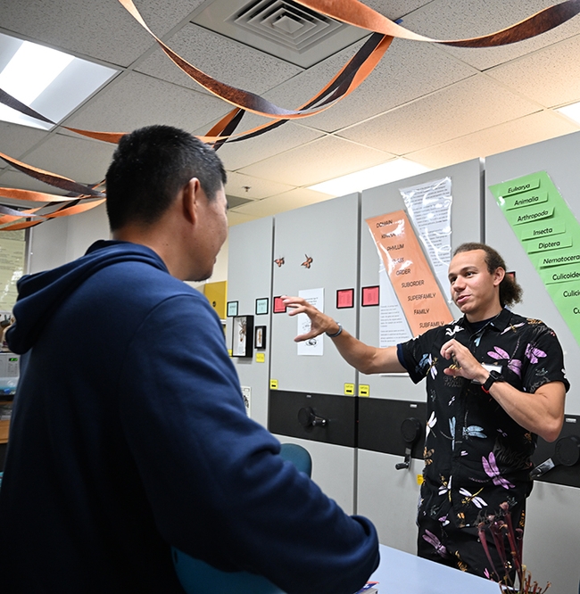 Doctoral candidate Christofer Brothers explains how a dragonfly catches prey. (Photo by Kathy Keatley Garvey)