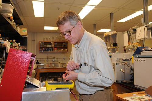 CHEMICAL ECOLOGIST Walter Leal works in his lab in the Department of Entomology, University of California, Davis. (Photo by Kathy Keatley Garvey)