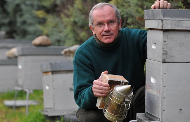 Bee scientist Yves Le Conte, director of the French National Institute for Agricultural Research, Paris, will be a keynote speaker at the UC Davis Bee Symposium on May 7.