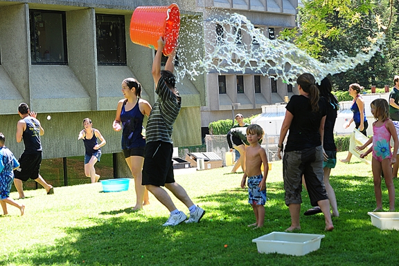 Research scientist Sung Hee Hwang splashes water on Cindy McReynolds and Louisa Lo. In front is Louise Bouchet, a visiting student from France. (Photos by Kathy Keatley Garvey)