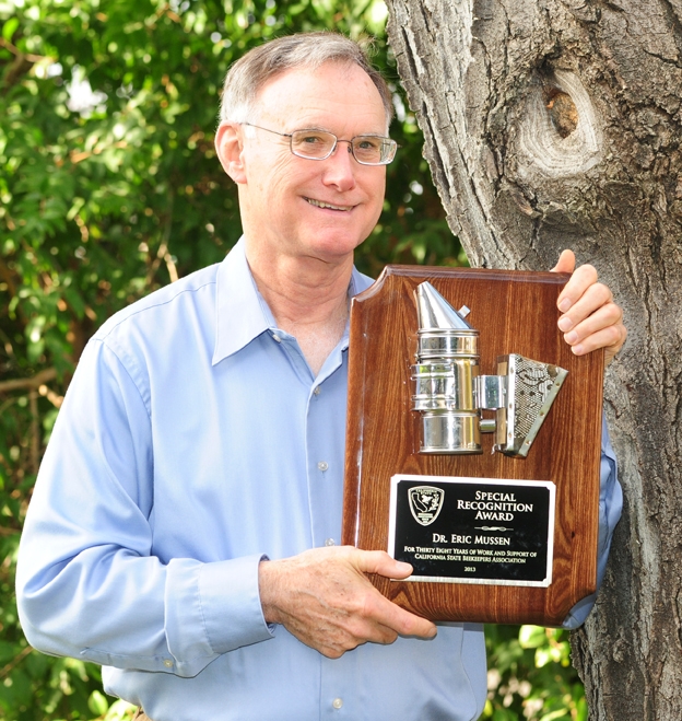 Eric Mussen with his award for 38 years of service to the California State Beekeepers' Association. (Photo by Kathy Keatley Garvey)