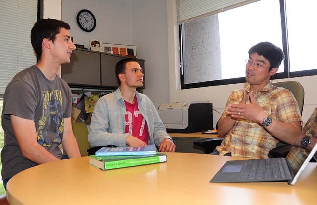 Louie Yang (far right) chats with students Geoffrey Osgood (far left), an animal biology major, and Ryan Schemrich, an entomology major. (Photo by Kathy Keatley Garvey)