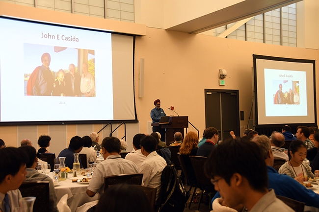 Sarjeet Gill, distinguished professor at UC Riverside, engages the audience at the evening dinner tribute. (Photo by Kathy Keatley Garvey)