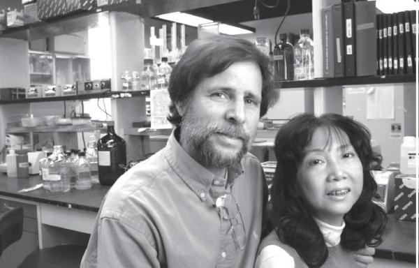 University of Kentucky scientists Davy and Grace Jones in their laboratory in 2005. (Photo courtesy of University of Kentucky)