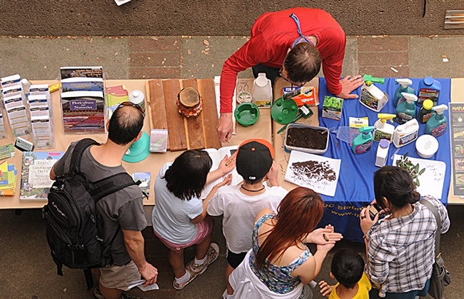 Steve Dreistadt of UC IPM answered questions about insects at a recent UC Davis Picnic Day.