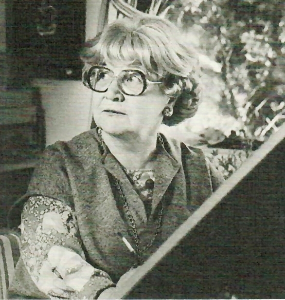 Mary Foley Benson at home in her Davis studio. (Auburn Journal, Oct. 11, 1981)