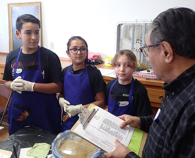 Evaluator John Vasquez Jr., (right foreground) talks to the Lil' Peppers. From left are  Elijah and Maleah Desmarais, and Jessie Means. (Photo by Kathy Keatley Garvey)