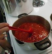 Making strawberry jam with pectin helps preserve the bright color. Photo credit: National Center for Home Food Preservation