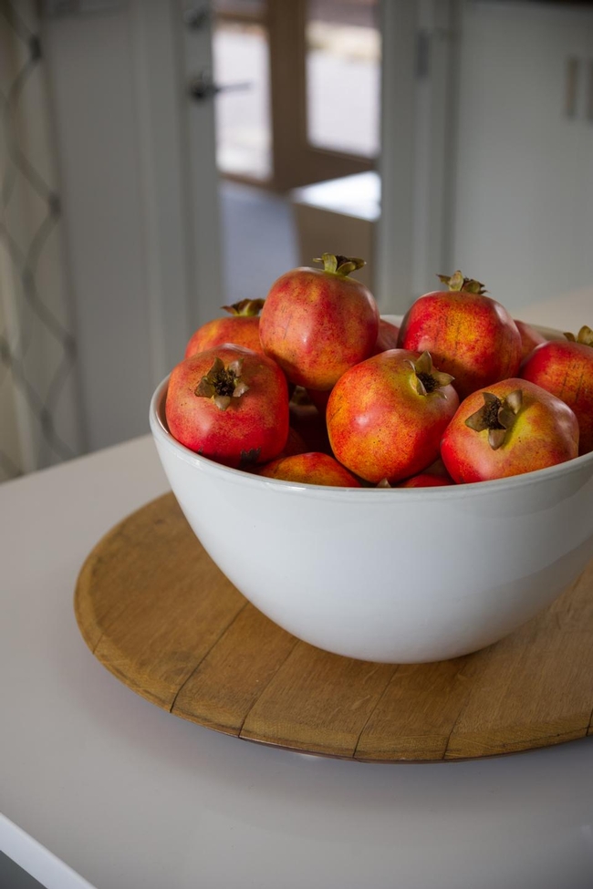 Bowl of pomegranates. (photos.hgtv.com)