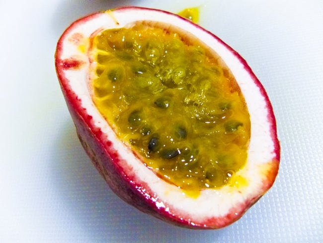 Inside a passionflower fruit. (travelblog.org)