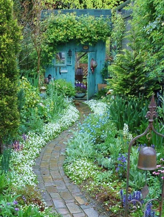 Soon YOUR backyard will be ready for its spring closeup! (thegardenglove.com)
