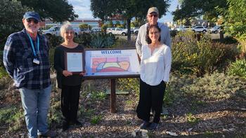 CoCoMGs Dan Lent and Brian Kerss, Contra Costa County Program Coordinator Dawn Kooyumjian and EBMUD’s Kristin Bowman. Photo UC Master Gardeners.