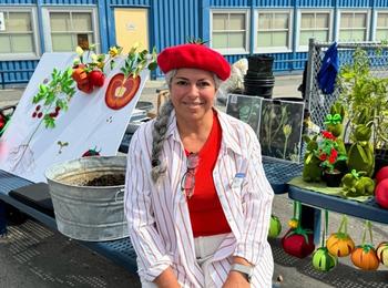 Jardineros Lead May Coleman at the Verde Elementary School spring potting up class_Photo Courtesy Rosalie Rose–Lerman