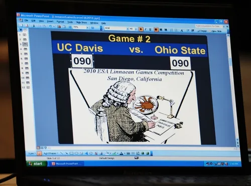 SCORE between UC Davis and Ohio State teams stood knotted at 90-90 before Ohio State answered the next question correctly. The 2010 Linnaean Games drew an enthusiastic crowd. Ohio State toppled the University of Nebraska for the championship. (Photo by Kathy Keatley Garvey)