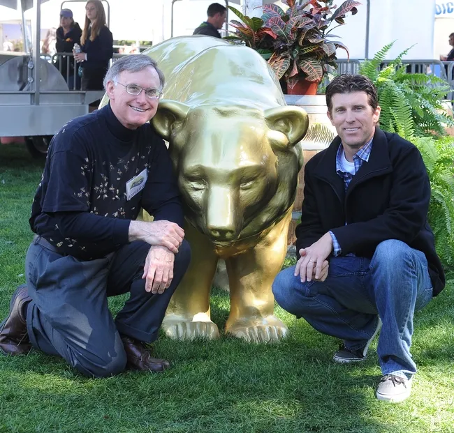 Extension apiculturist Eric Mussen (left) of UC Davis with California State Beekeepers' Association president Bryan Ashurst of Westmorland. (Photo by Kathy Keatley Garvey)
