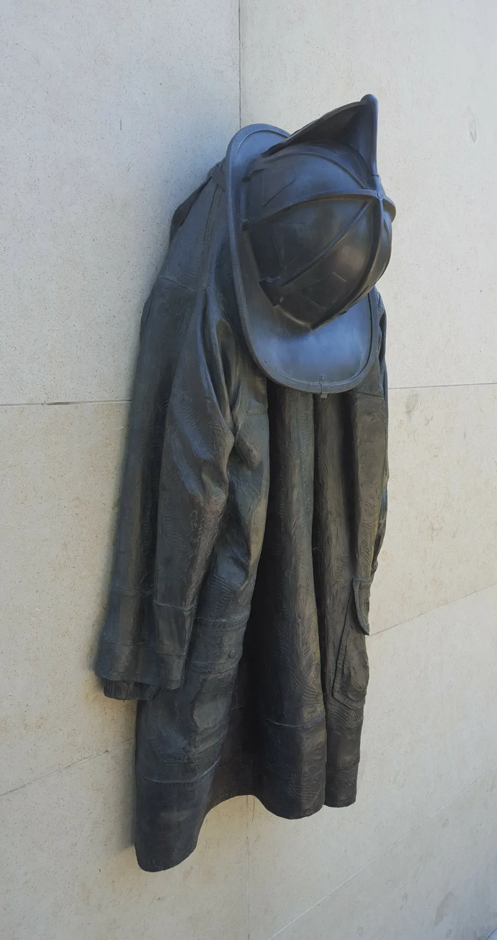 BronzeFireFighterStatueSacramento-courtesy HVDB