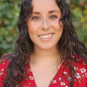 Image of Karyna Barrera for Contact Us