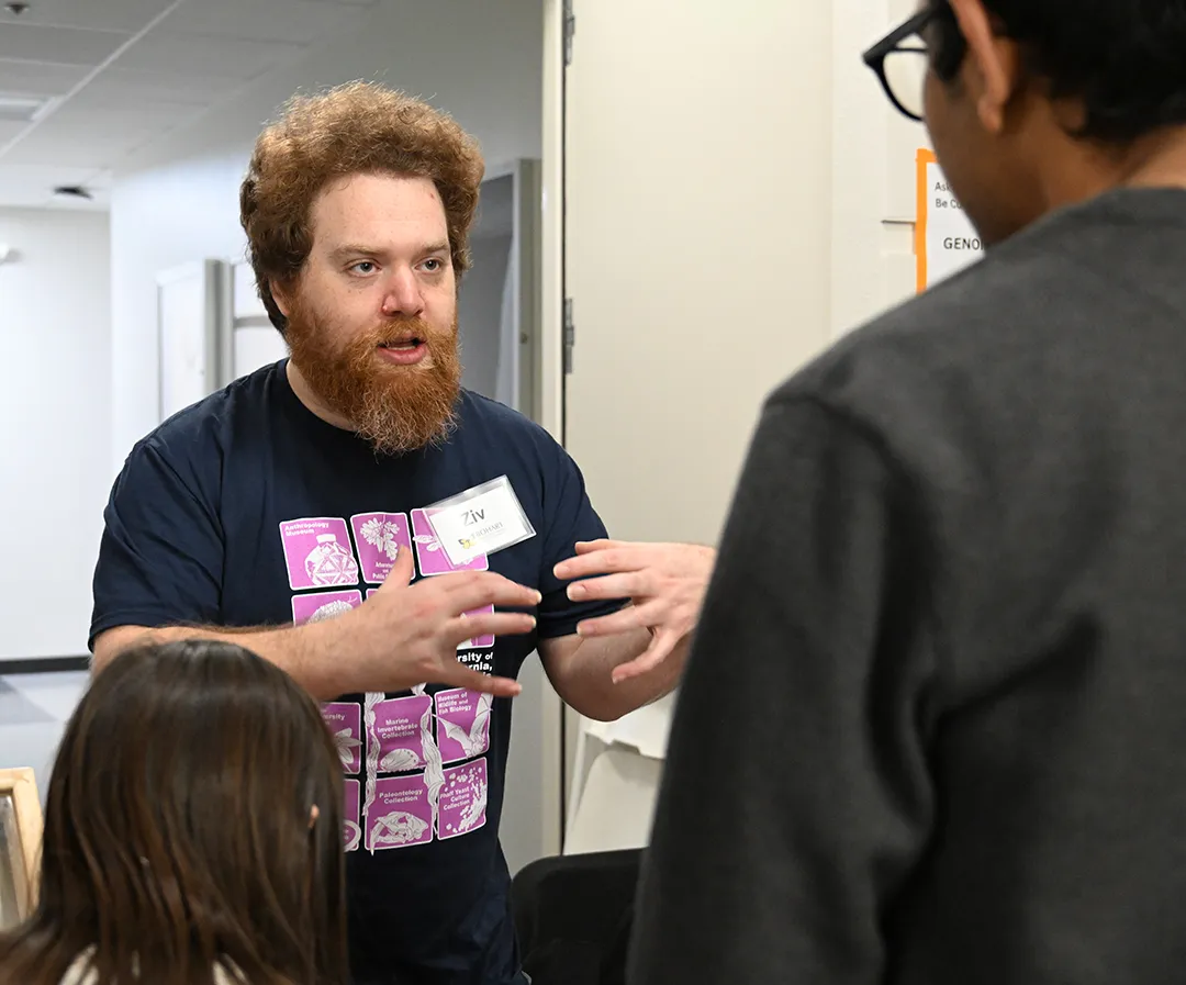 Doctoral candidate Ziv Lieberman of the Phil Ward lab answering a question about ants.