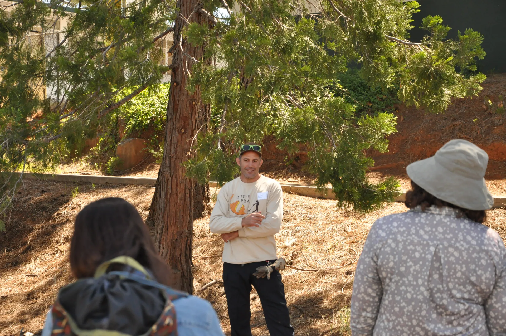 CA Tree School instructor leads an outdoor class.