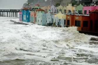 Compound coastal flooding in central California due to a large swell and stormy conditions