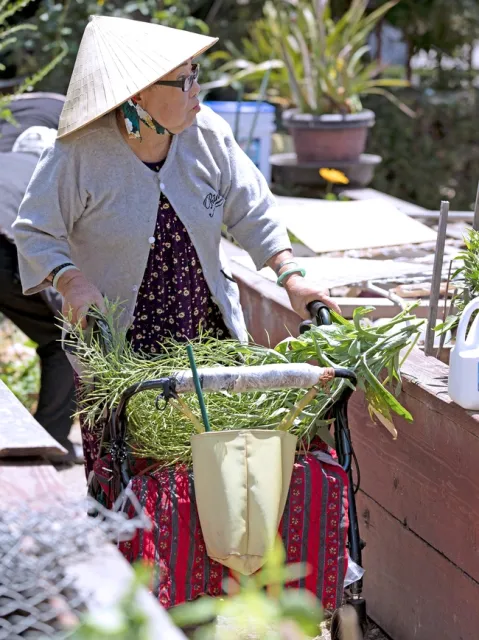 Participant cleaning up.