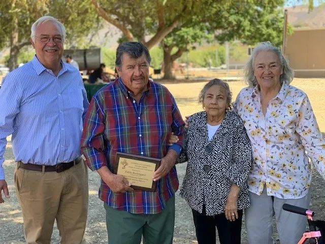 pablo with the award