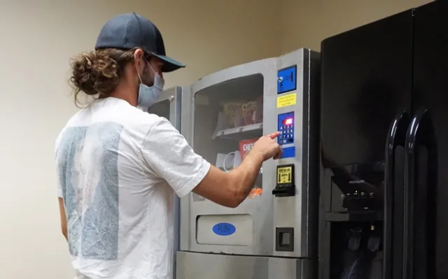 Healthy options, calorie counts and reminders help consumers make good-sense decisions when buying food or beverages from vending machines.
