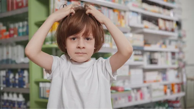 Los piojos se transmiten directamente de una cabeza a otra.