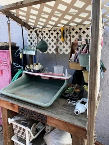 potting bench tina saravia