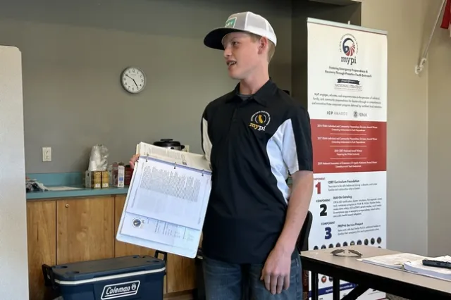 Bodie, un estudiante de noveno grado del condado de Shasta, dijo que el taller le ayudó a desarrollar sus habilidades de liderazgo, comunicación, trabajo en equipo y de toma de decisiones. Fotografía por Nate Caeton.