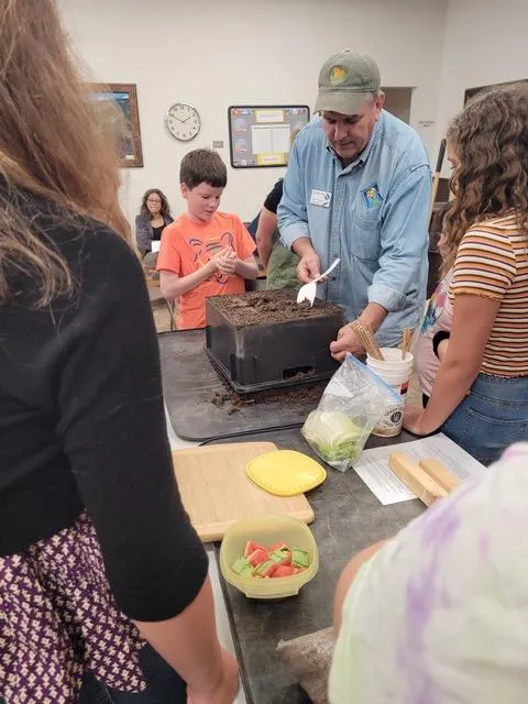 Changing a wormbin tier Randy 8.22 Oakhurst