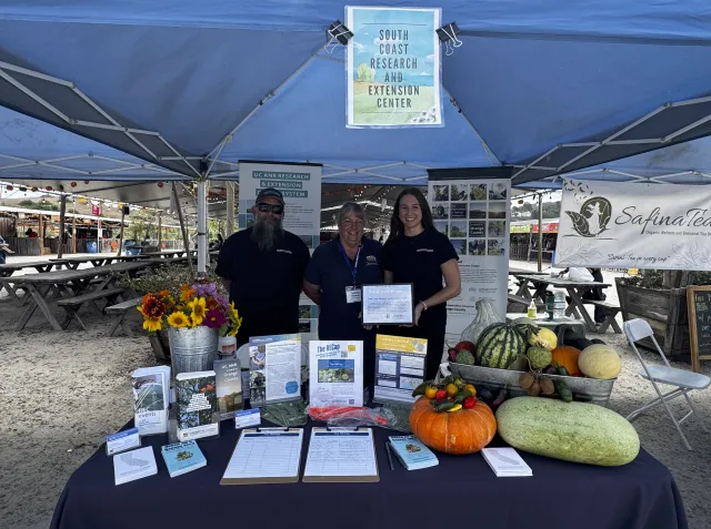 UCCE SOUTHCOAST RECIBE PREMIO POR PARTE D ELA CIUDAD DE IRVINE A SU LABOR EN LA AGRICULTURA.