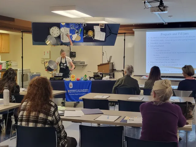 Steam bath canning apple conserve