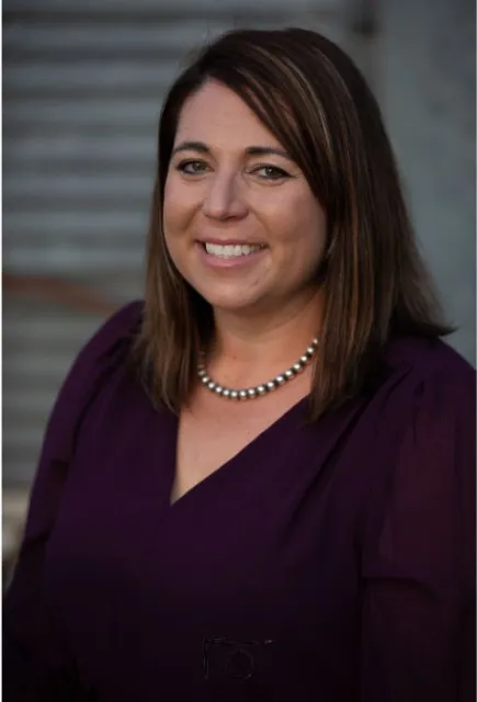 A headshot of Tracy Schohr