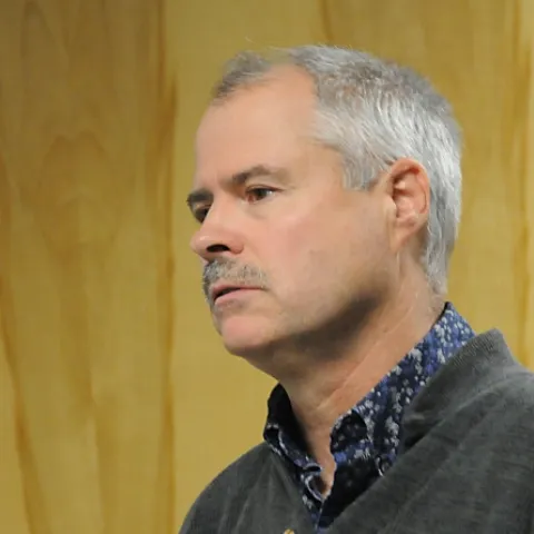 PRESENTATION--Entomologist William Roltsch of the California Department of Food and Agriculture discusses the light brown apple moth at the Nov. 6th meeting of the Northern California Entomology Society. (Photo by Kathy Keatley Garvey)