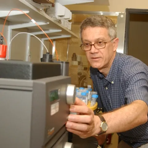 CHEMICAL ECOLOGIST Walter Leal, professor of entomology at the University of California, Davis, working in his lab. (Photo by Kathy Keatley Garvey)