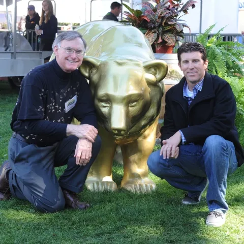 Extension apiculturist Eric Mussen (left) of UC Davis with California State Beekeepers' Association president Bryan Ashurst of Westmorland. (Photo by Kathy Keatley Garvey)