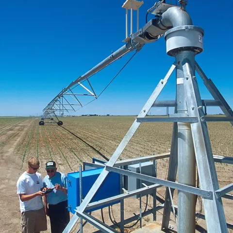 Center pivot irrigation hub (USDA-ARS photo)