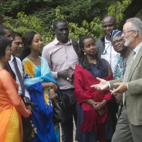 Keith Gilless talks with students in the Beahrs Environmental Leadership Program. Photo by Jim Block