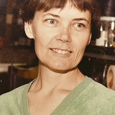 MaryAnn Wohlers Montague worked as a scientist at UC Davis for more than 33 years. This image is from the Department of Entomology photo files when she worked with Extension apiculturist Eric Mussen, now emeritus.