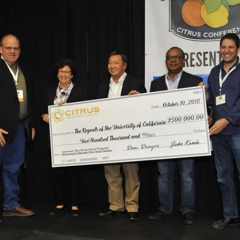 The CRB portion of the endowment was presented by CRB Chair Dan Dreyer to Lindcove Director Dr. Beth Grafton-Cardwell, UC ANR Associate VP Tu Tran, Major Gifts Director Greg Gibbs and CCPP Program Director Dr. Georgios Vidalakis