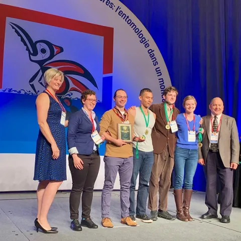 Gamemaster Deane Jorgensen (far left), research scientist at Sygenta, and ESA president Michael Parrella (far right), dean of the College of Agricultural and Life Sciences, University of Idaho, flank the national Linnaean Games Team champions. In the center (from left) are Emily Bick, Brendon Boudinot, captain Ralph Washington Jr., Zachary Griebenow and Jill Oberski. Parrella is a former professor and chair of the UC Davis Department of Entomology and Nematology. (Joe Rominiecki Photo)